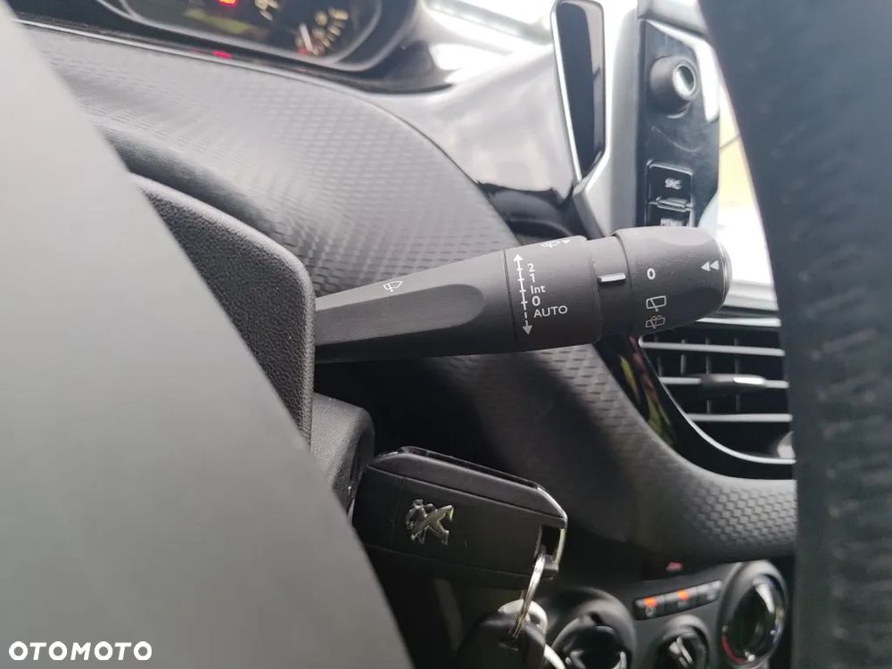 Peugeot 208 PureTech 82 Stop & Start Signature - 17