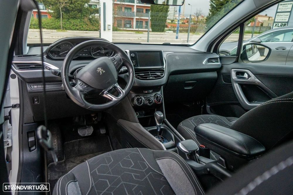 Peugeot 2008 PureTech 110 GPF Stop&Start EAT6 Signature - 6