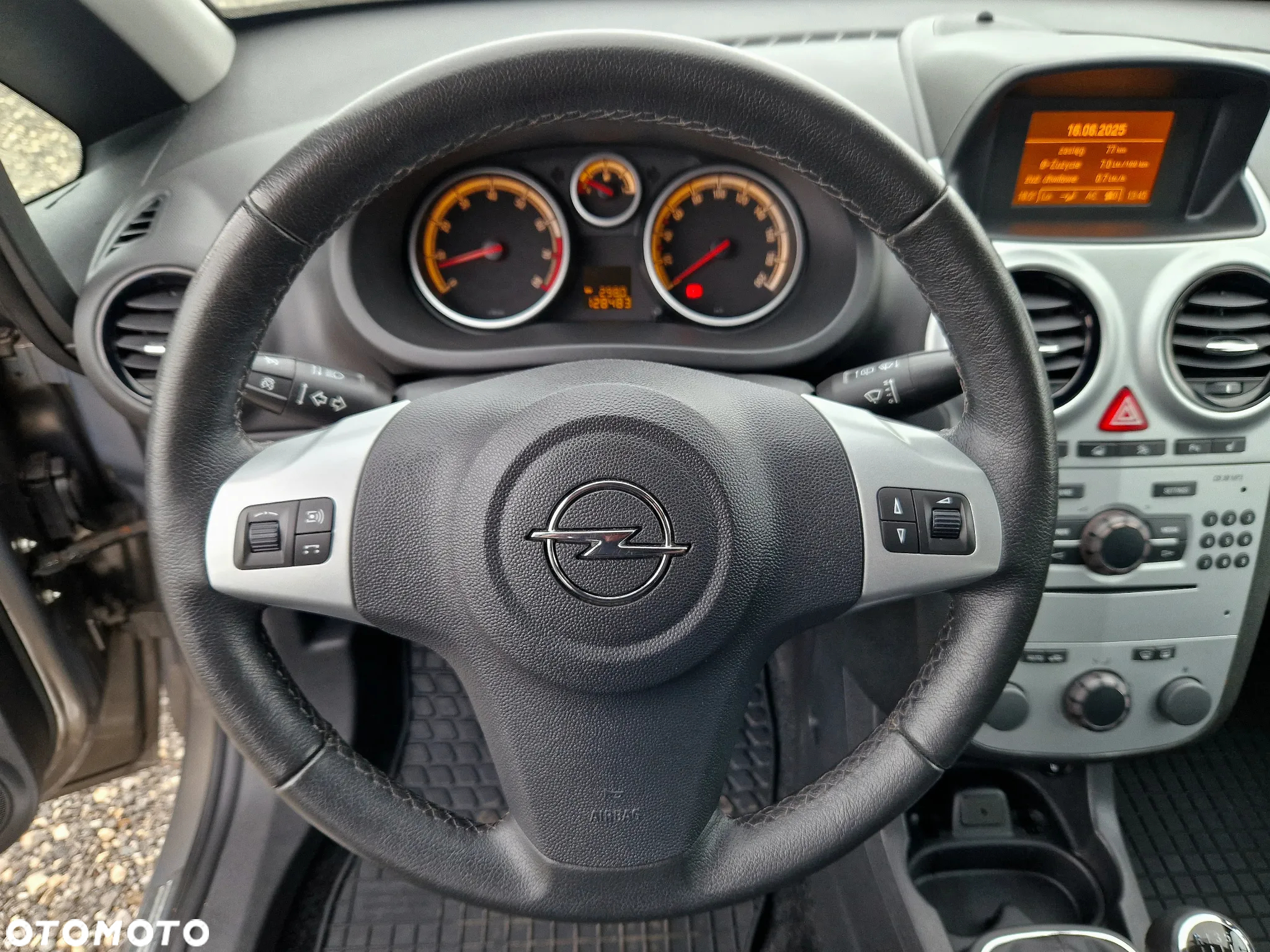 Opel Corsa 1.4 16V Innovation - 17