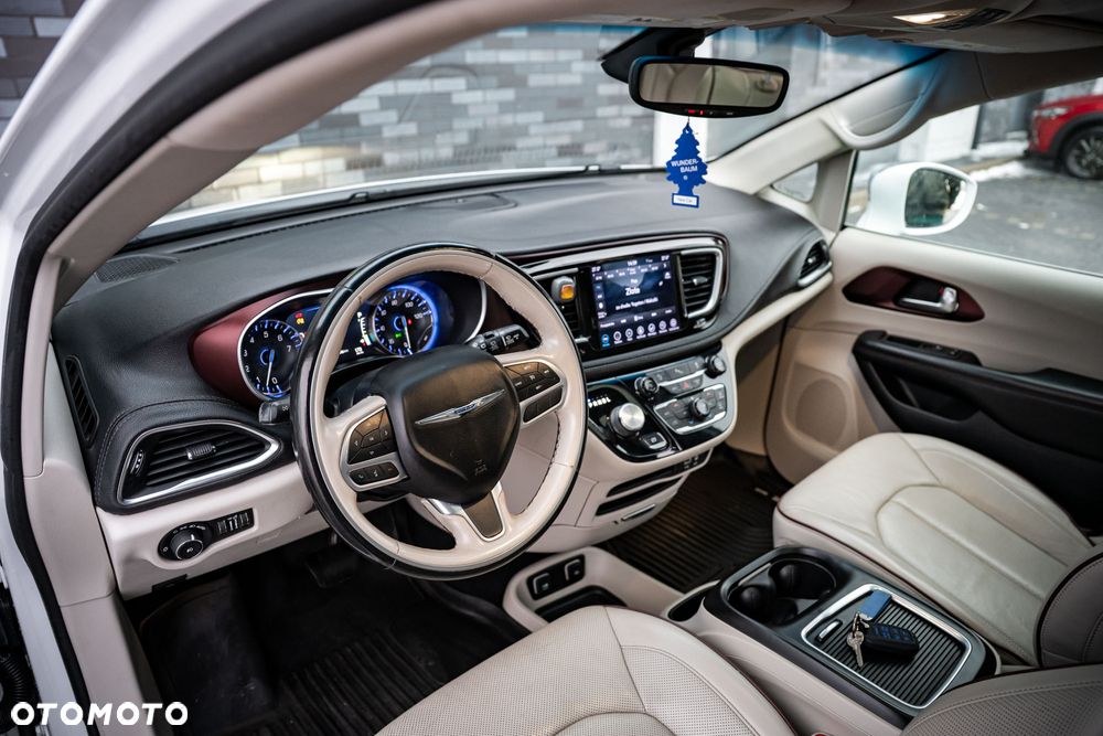 Chrysler Pacifica - 13