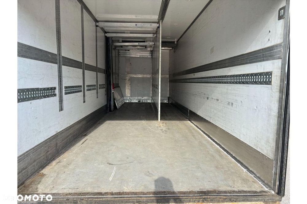 Volvo FM 330 4x2 + CARRIER - 9