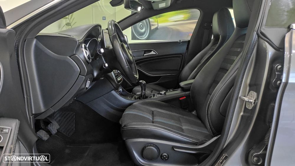 Mercedes-Benz CLA 200 d Shooting Brake AMG Line - 16