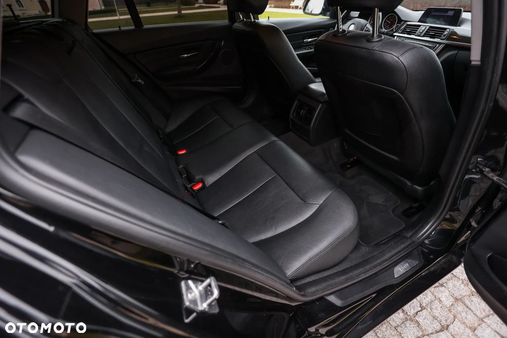 BMW Seria 3 320d xDrive Sport-Aut Luxury Line - 24