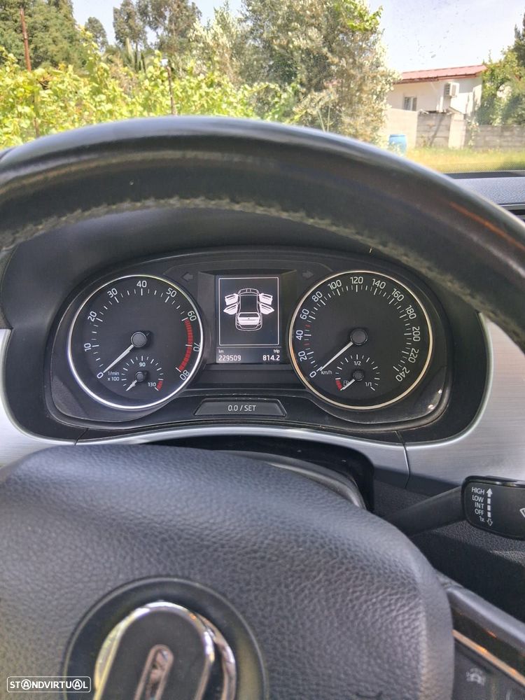 Skoda Fabia ver-1-0-style - 10