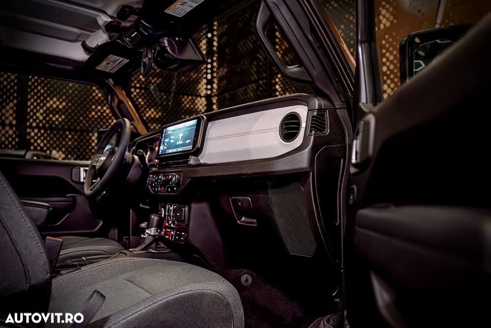 Jeep Wrangler 2.0 Turbo AT8 Sahara - 18