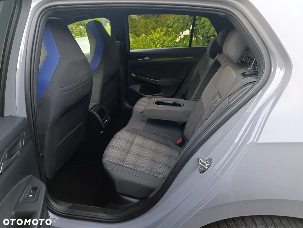 Volkswagen Golf - 24