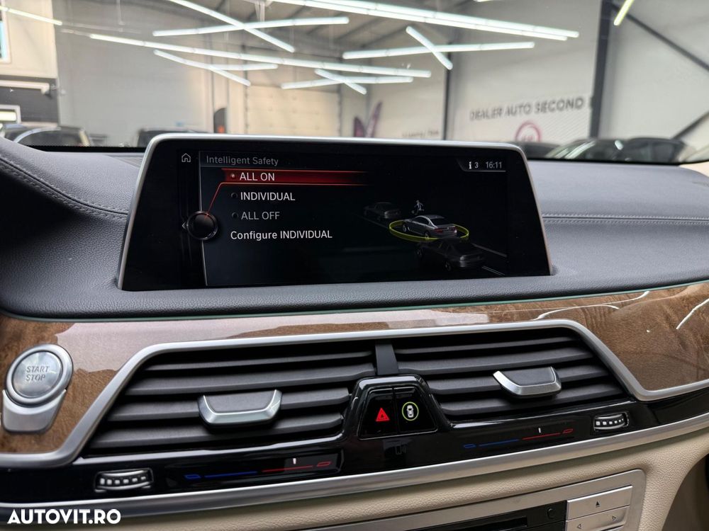 BMW Seria 7 740e iPerformance - 30