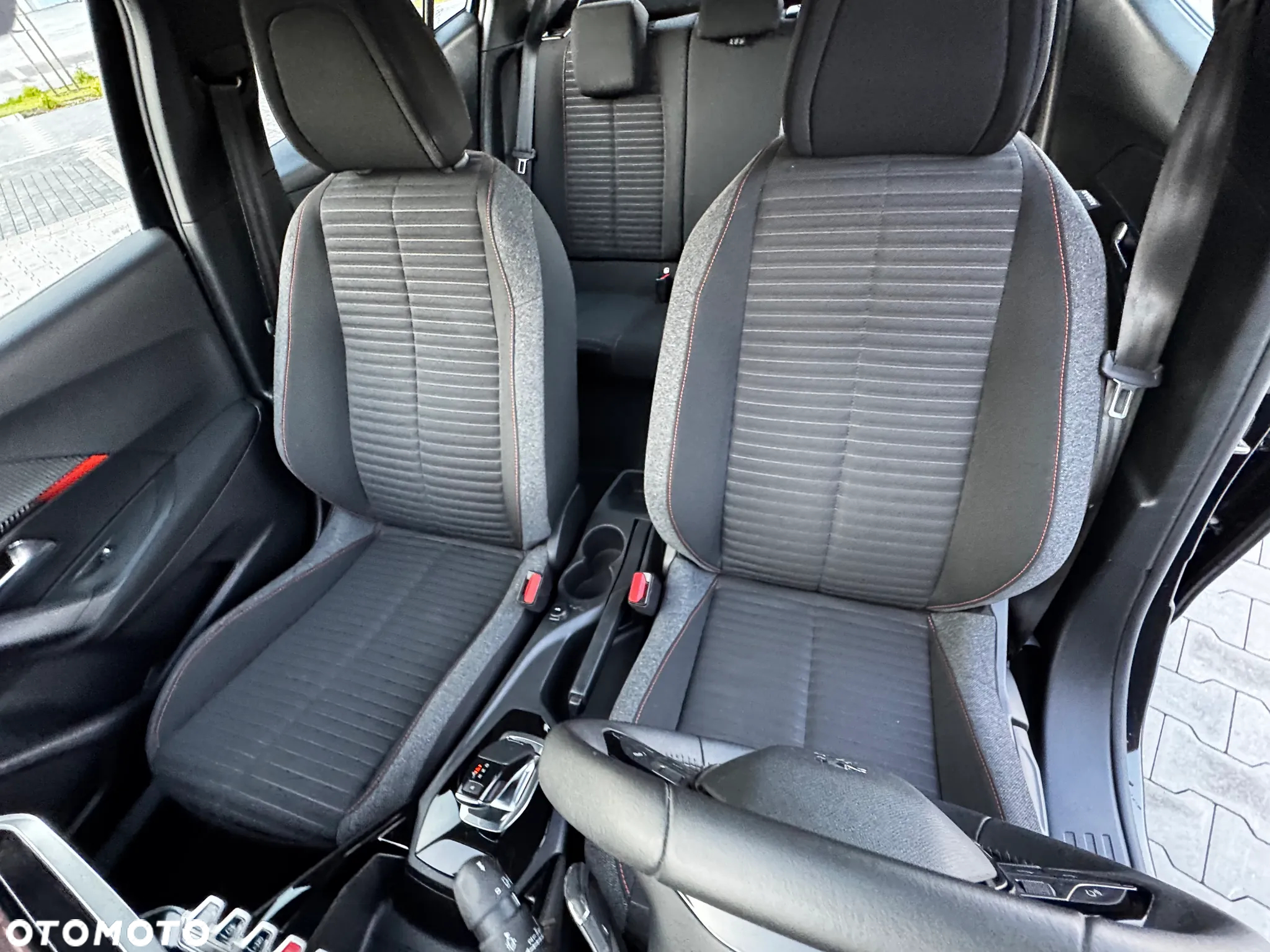 Peugeot 2008 1.2 PureTech GT Pack S&S EAT8 - 19