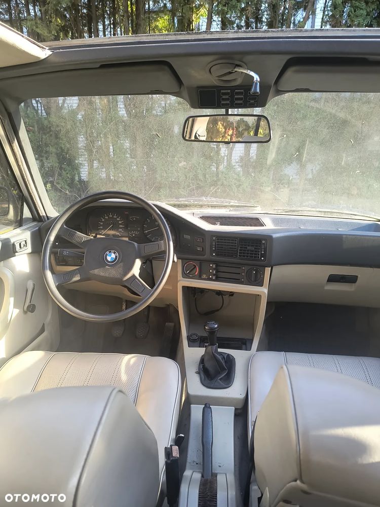 BMW Seria 5 525 i - 11