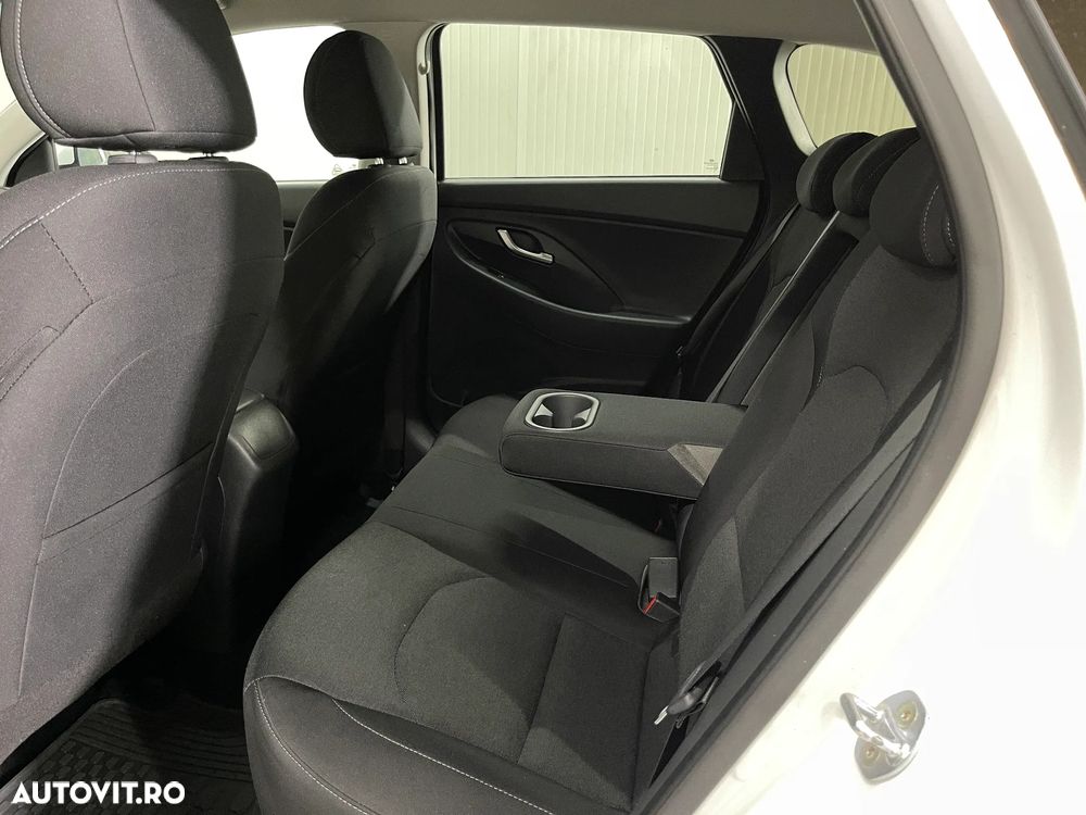 Hyundai i30 1.5 110CP M/T Highway - 12