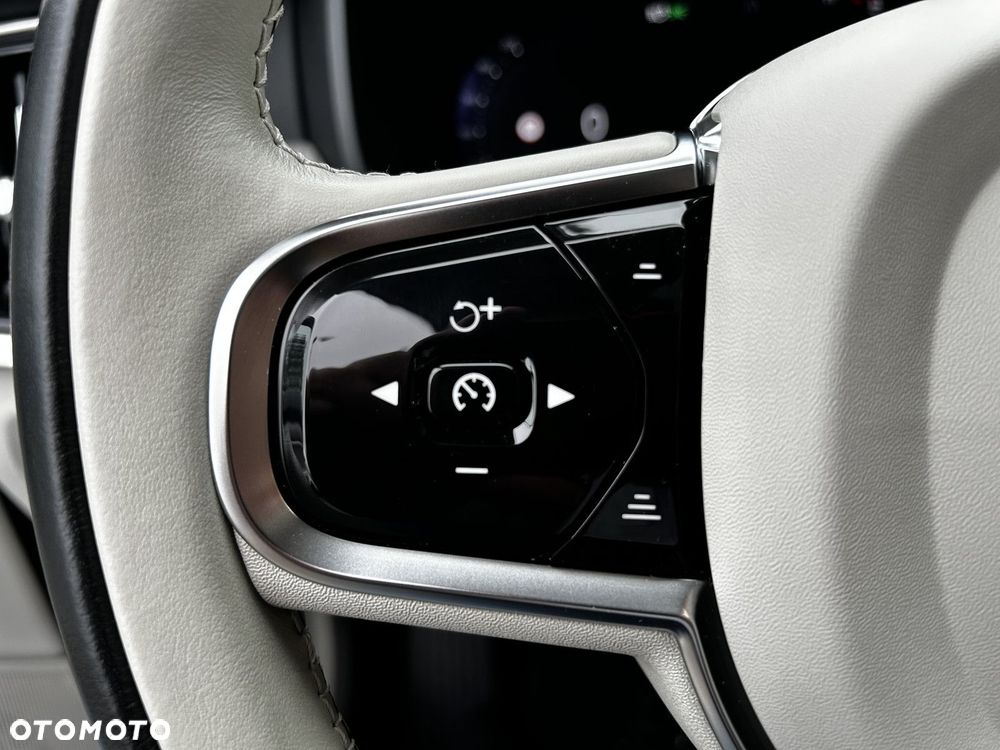 Volvo V90 Cross Country - 22