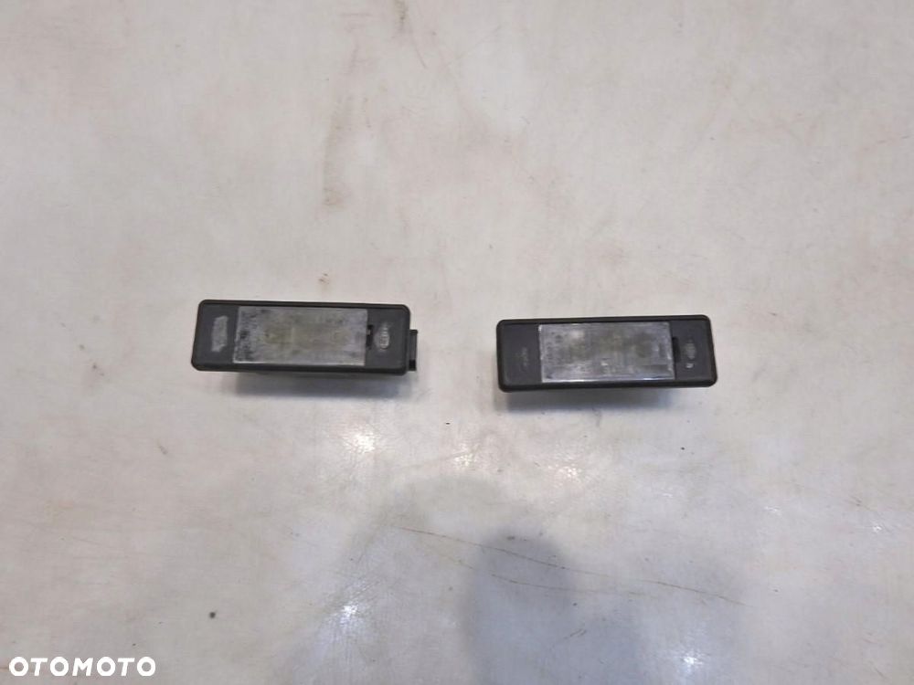 LAMPKA TABLICY REJESTRACYJNEJ PEUGEOT 607 LIFT 9688349480 2KA008224-10 - 2