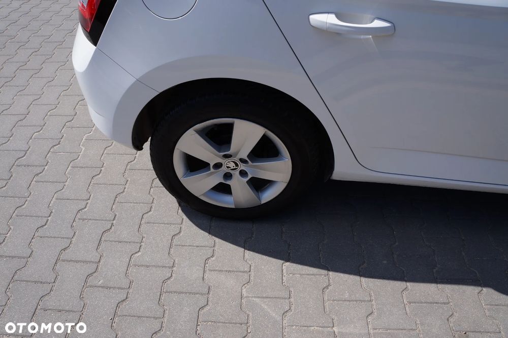 Skoda Fabia 1.0 Style Color - 18