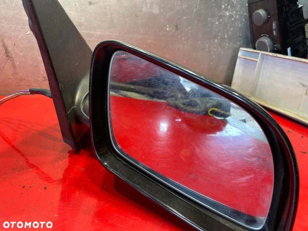 VW POLO 9N LUSTERKO PRAWE CZARNE - 2