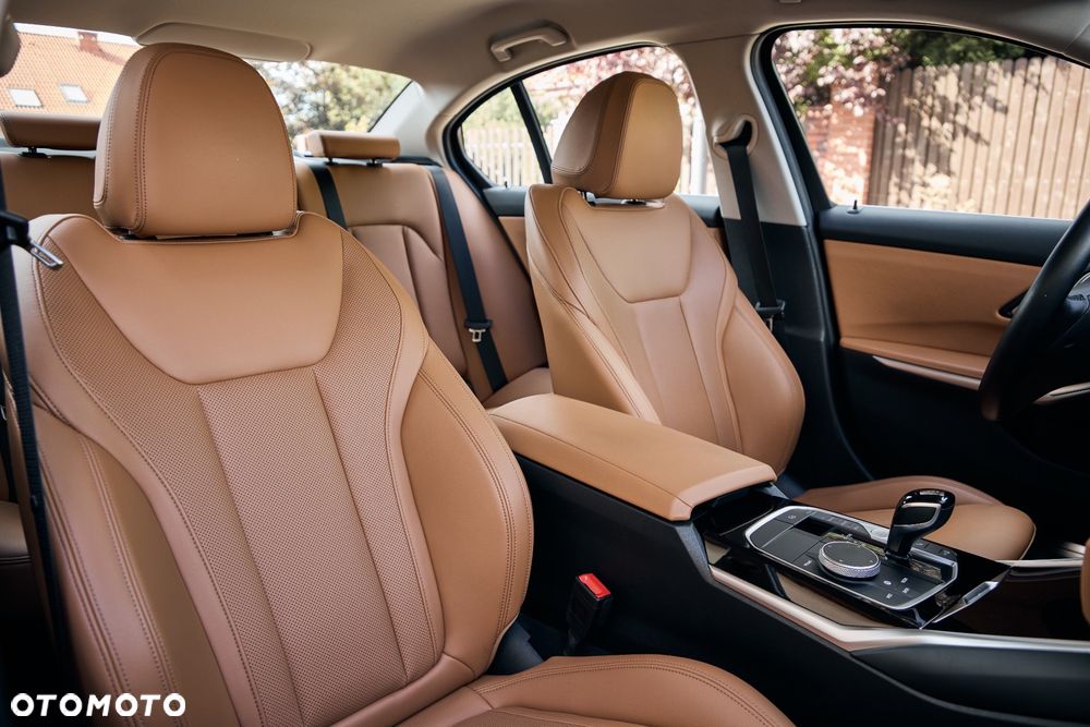 BMW Seria 3 320d xDrive Luxury Line - 18