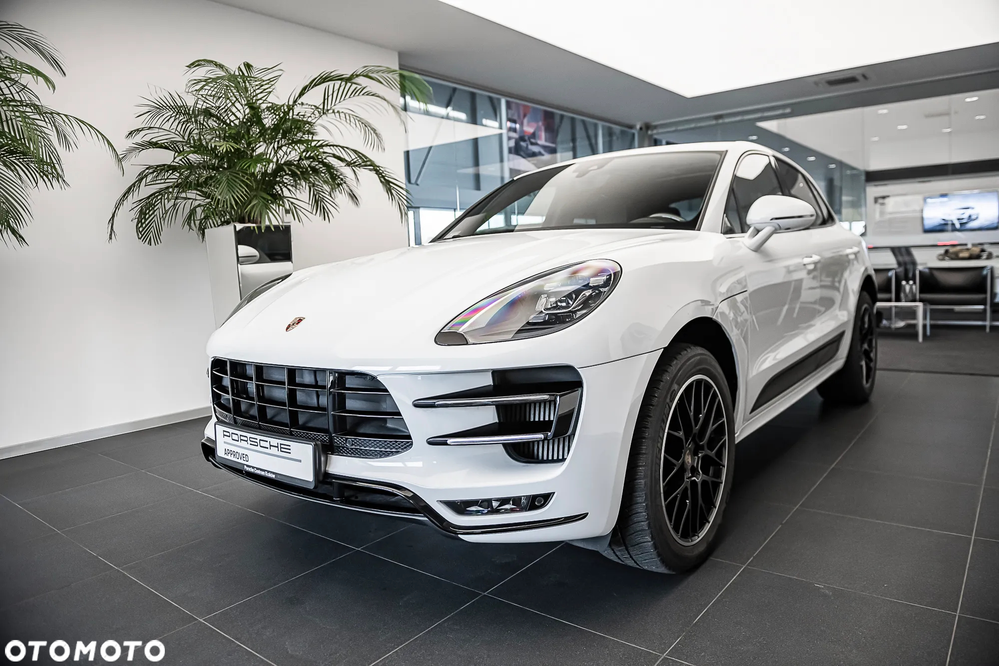Porsche Macan Turbo - 18