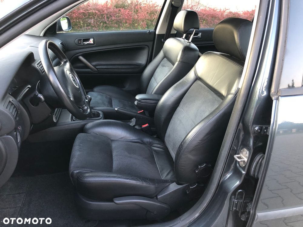 Volkswagen Passat 2.3 V5 Highline - 16
