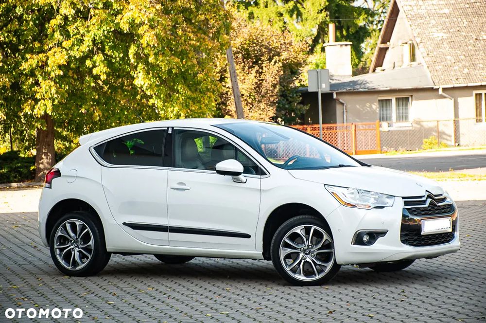 Citroën DS4 HDi 165 SoChic - 4