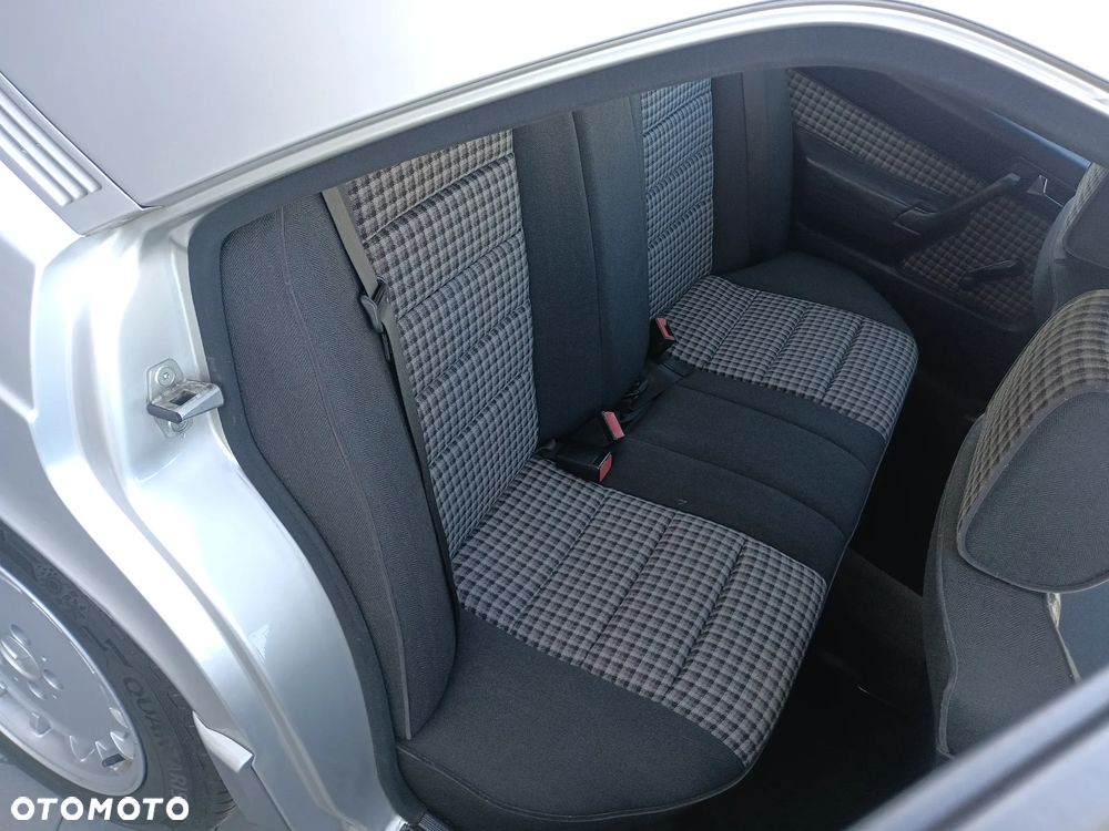 Mercedes-Benz W201 (190) - 9