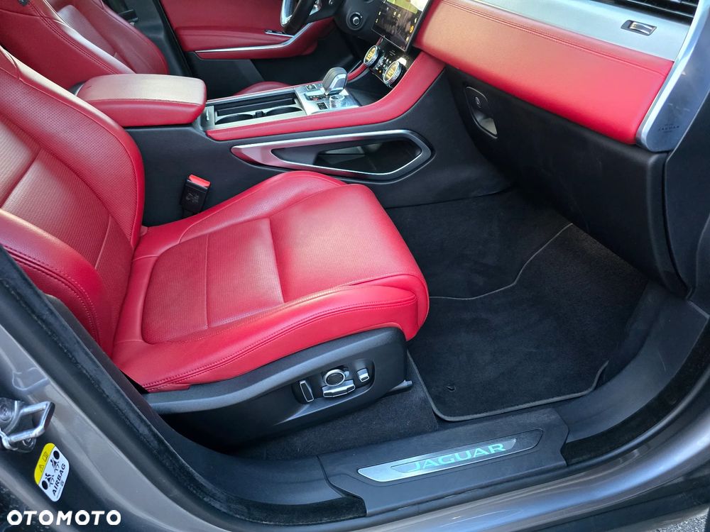 Jaguar F-Pace D200 AWD R-Dynamic S - 31
