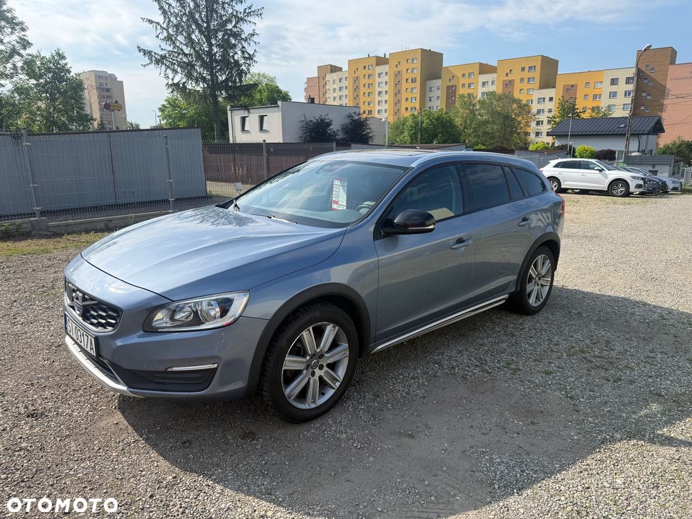 Volvo V60 Cross Country - 1