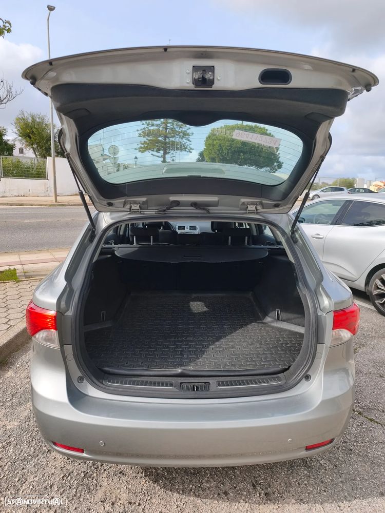 Toyota Avensis SW 2.0 D-4D Comfort - 6