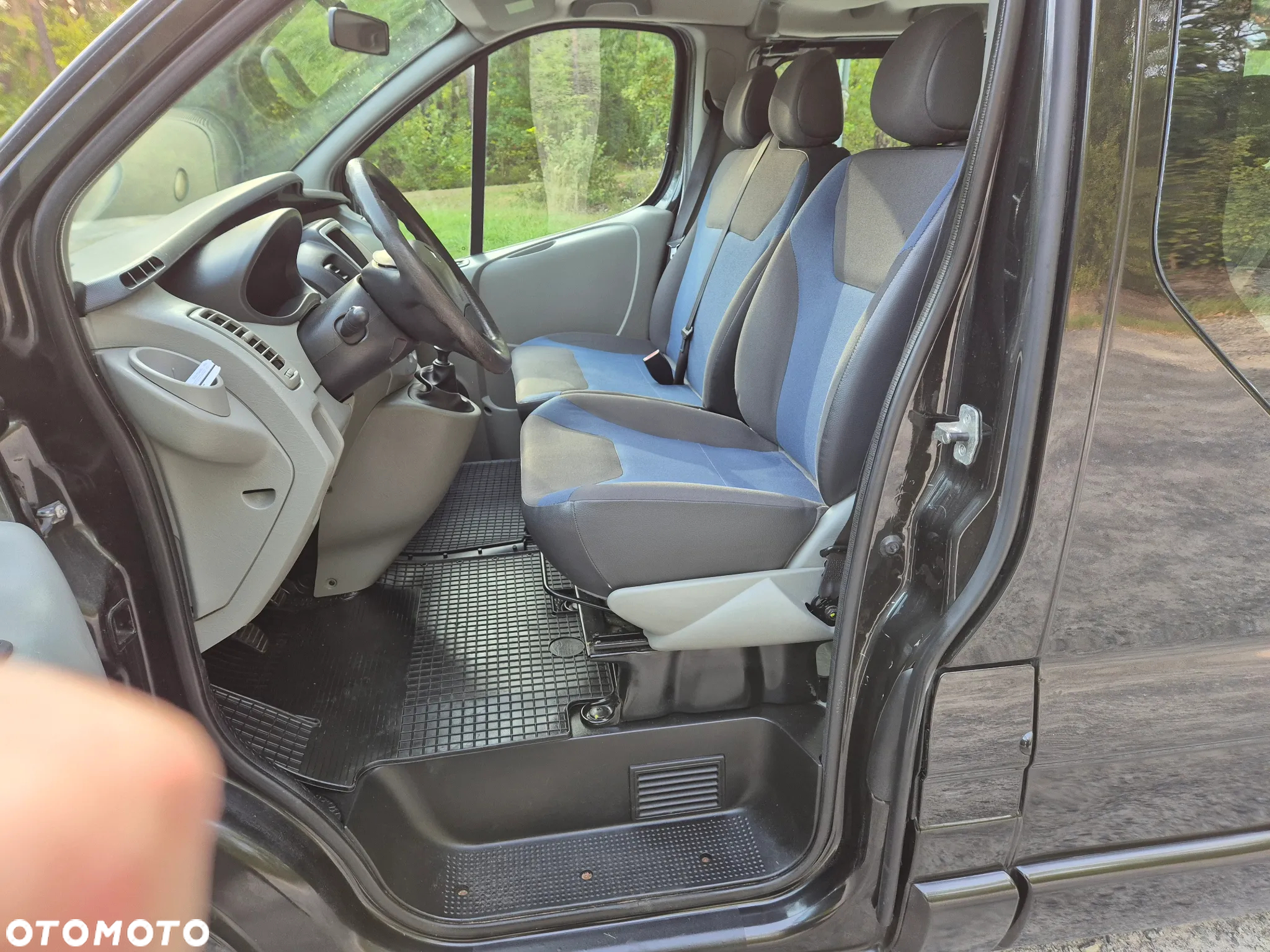 Renault Trafic 2.0 dCi 115 FAP Grand Passenger Black Edition - 17