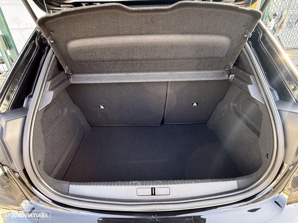 Peugeot e-208 GT - 46