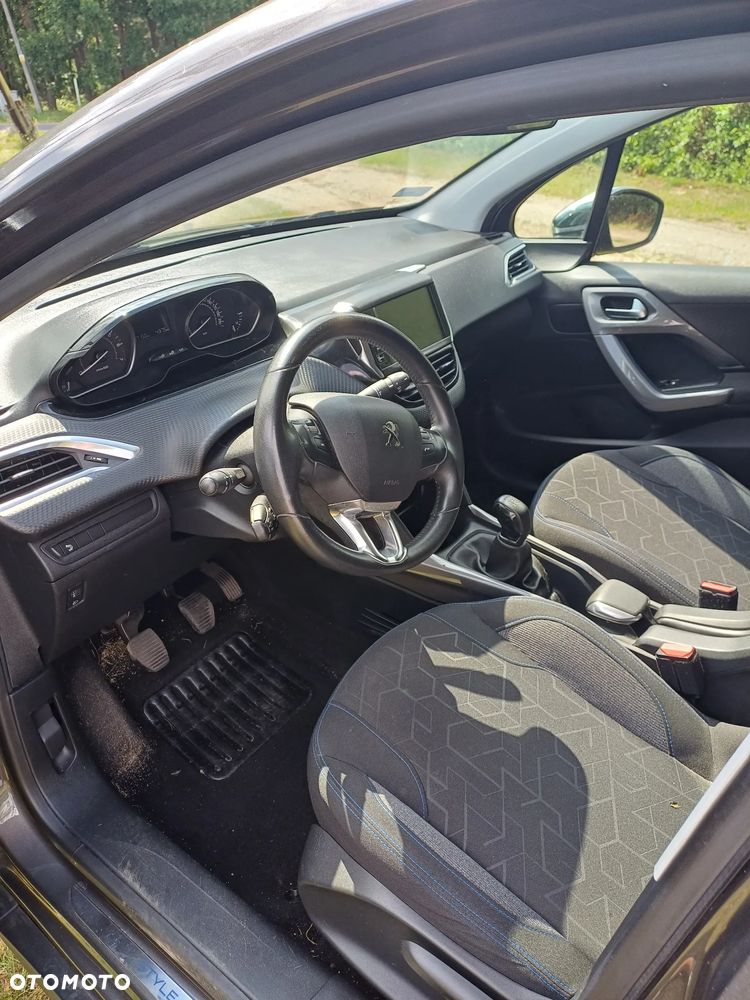 Peugeot 2008 1.2 Pure Tech Style - 2