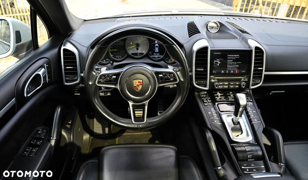 Porsche Cayenne - 25