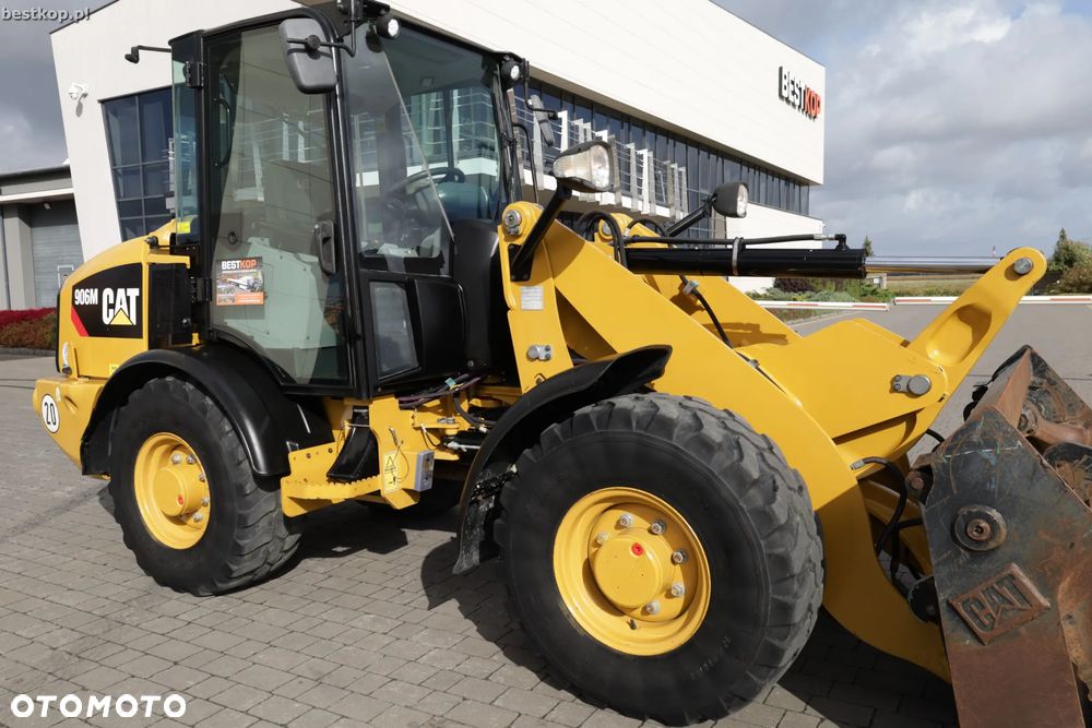 Caterpillar CAT 906M - 2