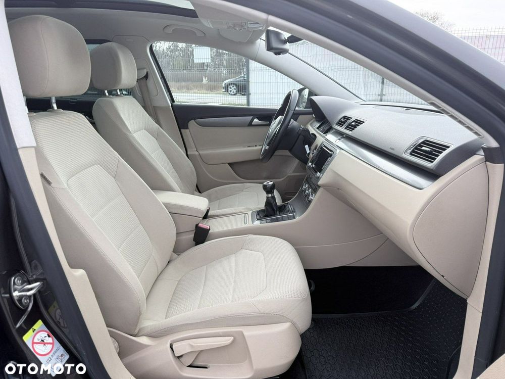 Volkswagen Passat - 35