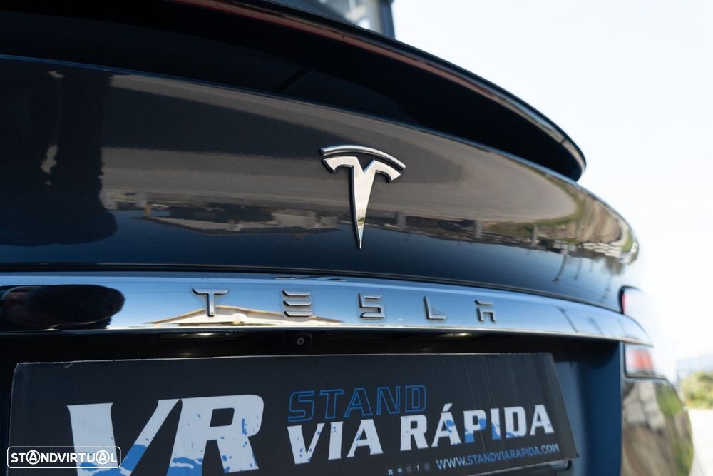 Tesla Model X - 41