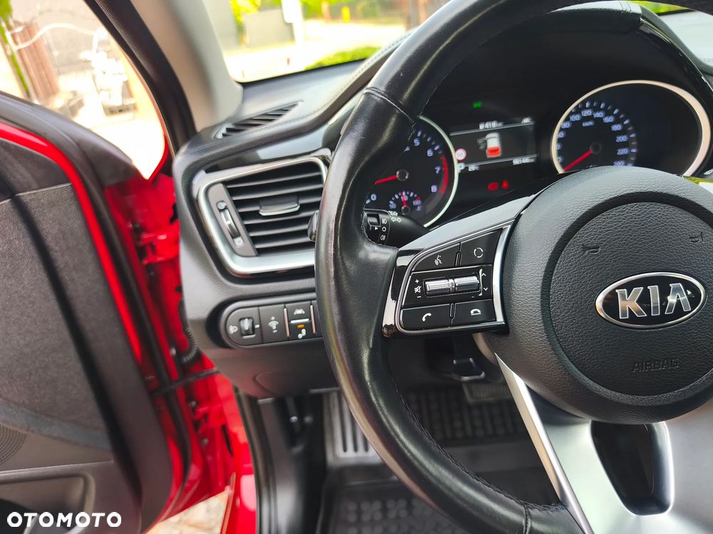 Kia Ceed 1.4 T-GDI DCT OPF Vision - 26