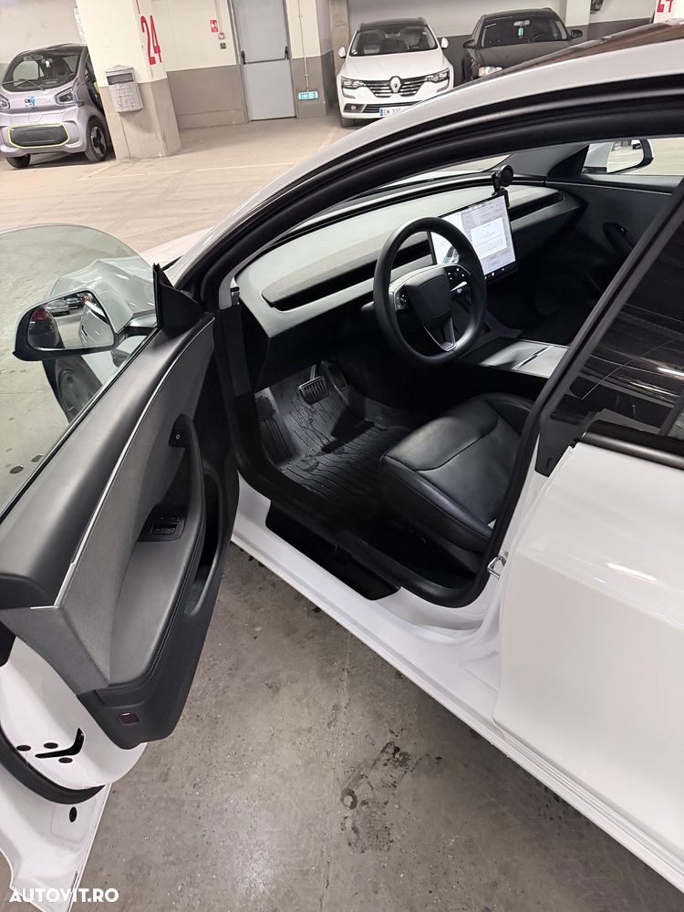 Tesla Model 3 - 7