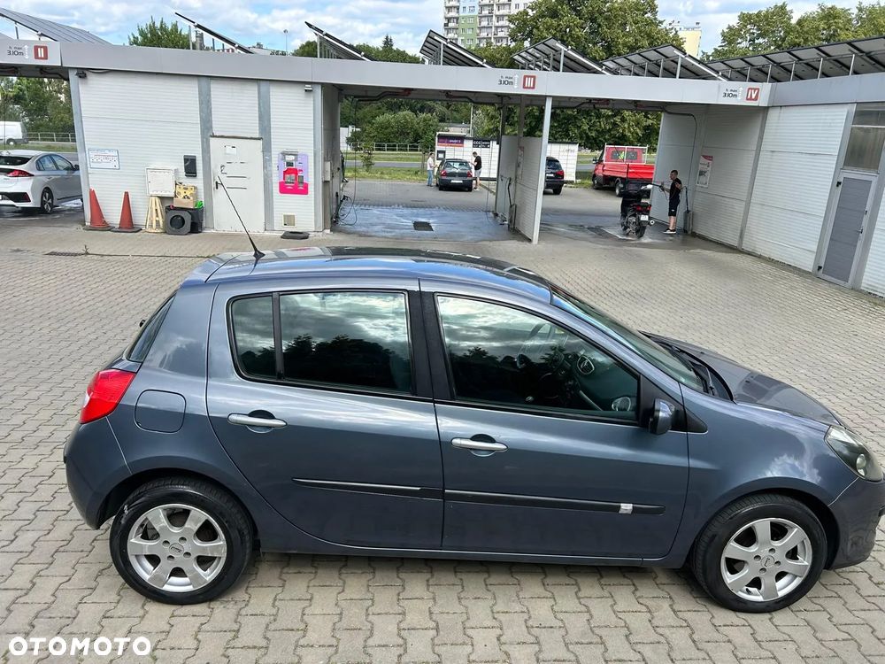 Renault Clio 1.2 16V Alize - 10