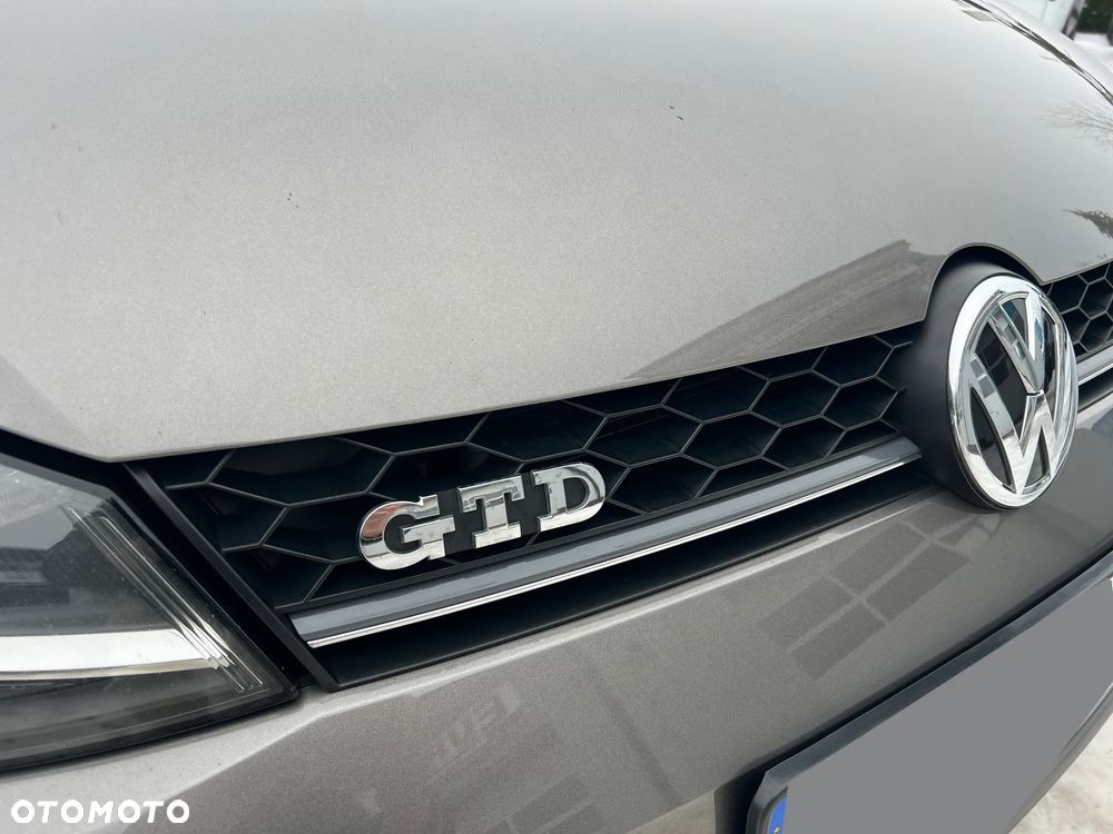 Volkswagen Golf - 25