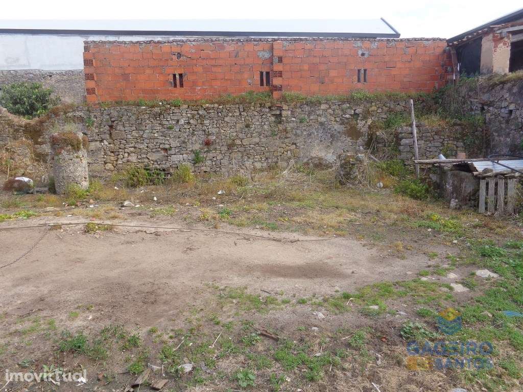 Terreno com ruínas, em A da Gorda. - Grande imagem: 2/4