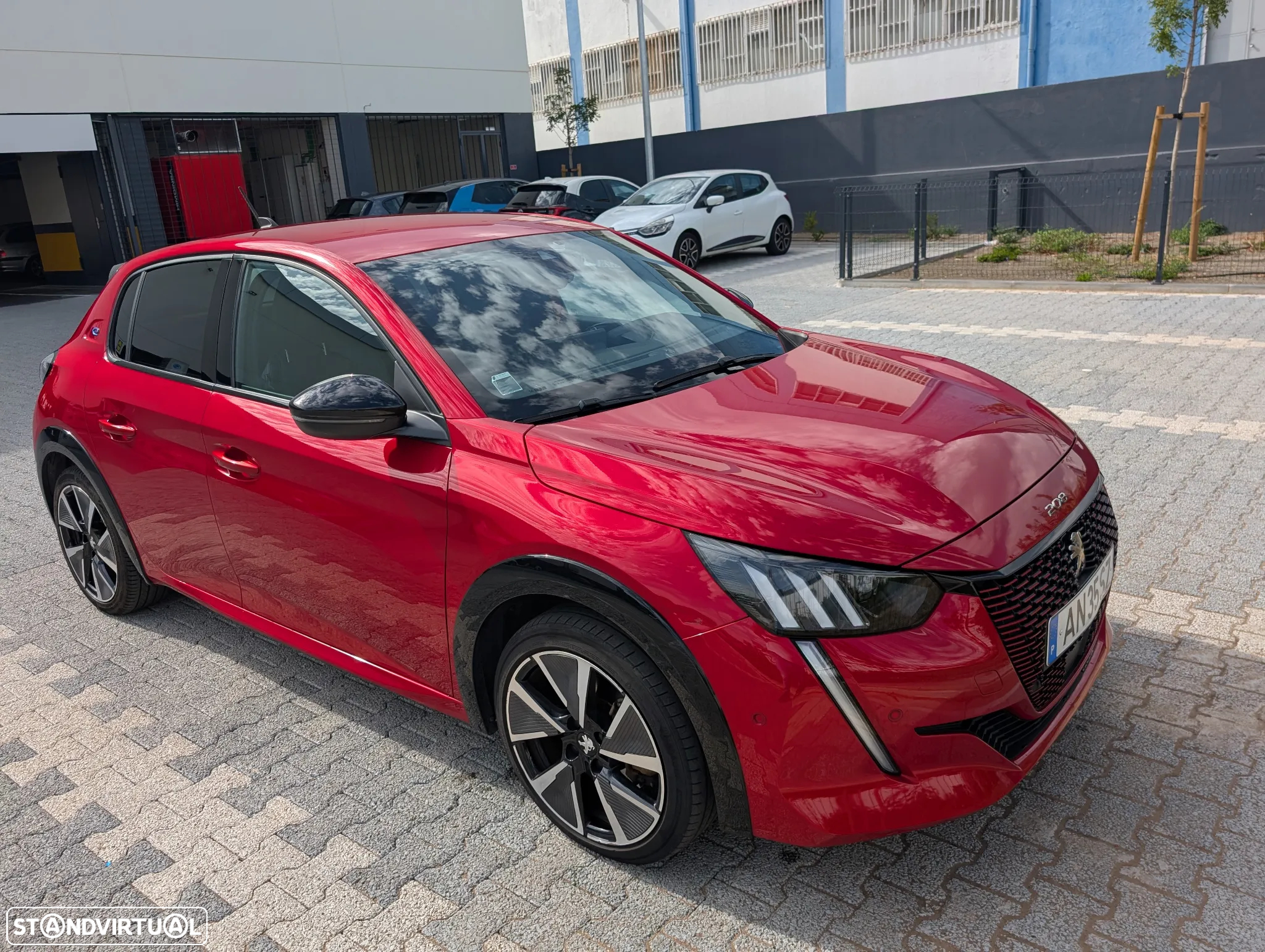 Peugeot 208 - 8