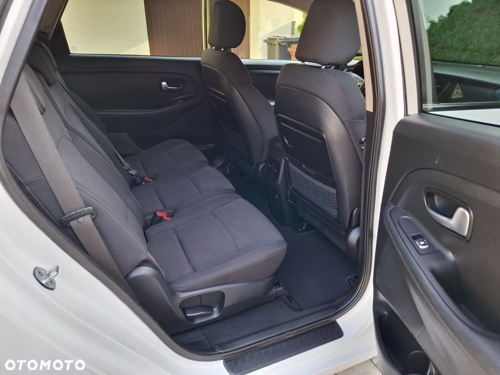 Kia Carens - 15