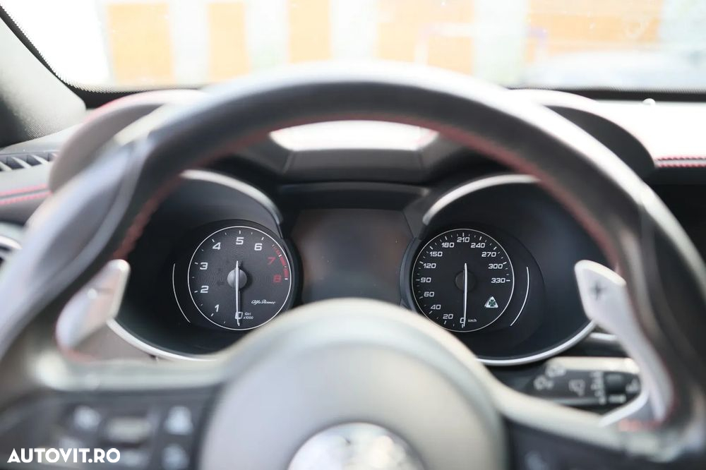 Alfa Romeo Stelvio V6 2.9 Bi-Turbo AT8-Q4 Quadrifoglio - 13