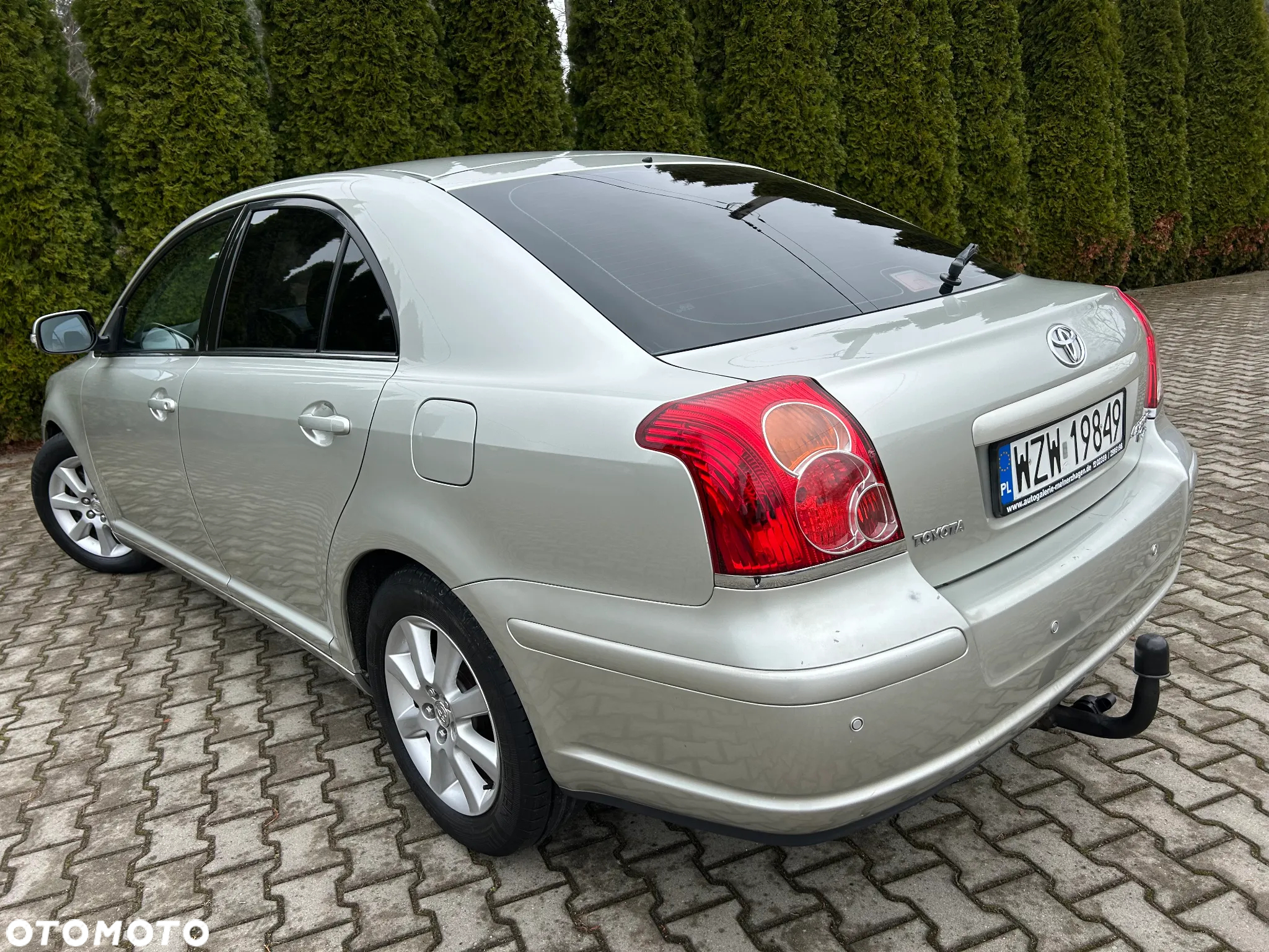 Toyota Avensis 2.0 D-4D - 11