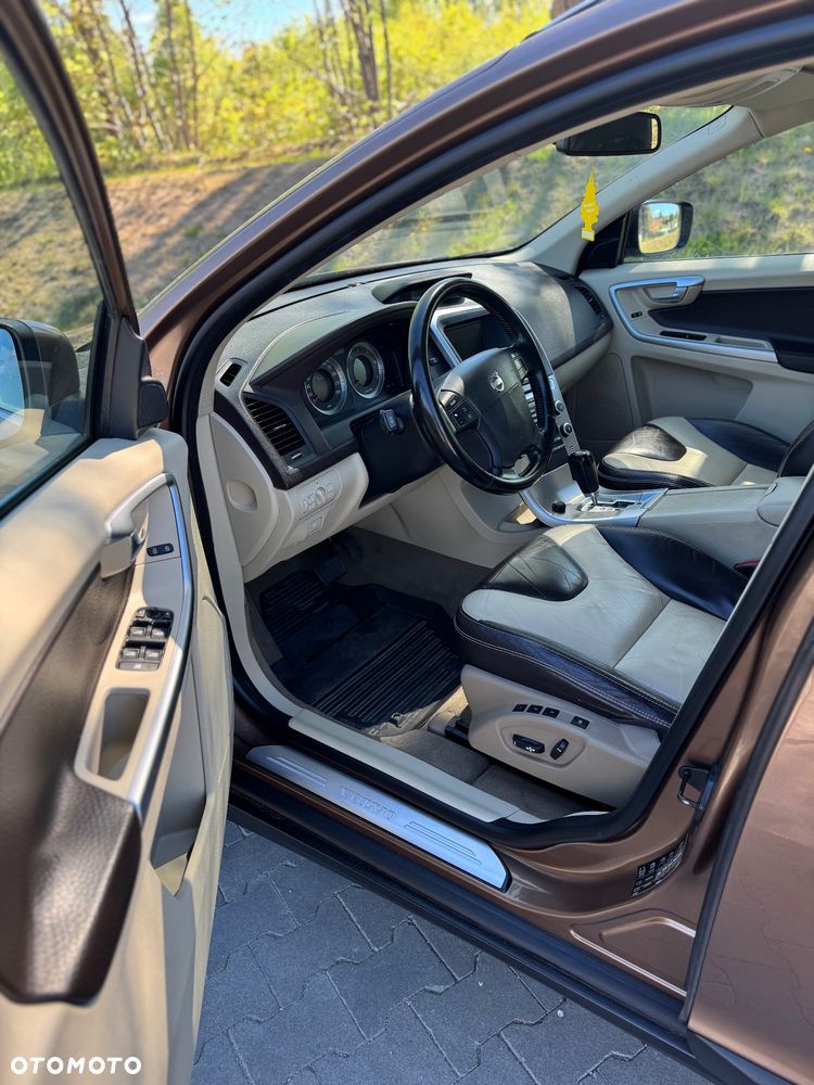 Volvo XC 60 2.4D AWD Summum - 11