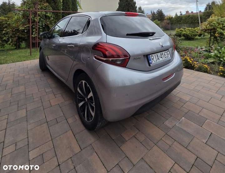 Peugeot 208 2019 photo 2