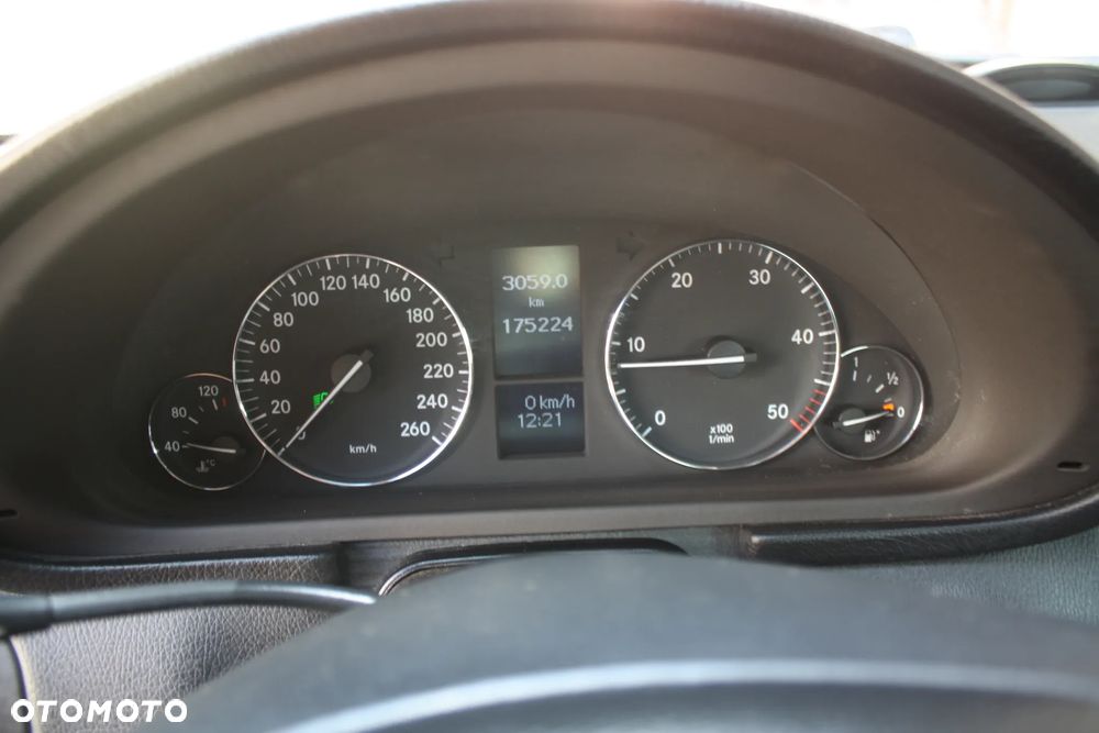 Mercedes-Benz Klasa C 220 CDI Classic - 17