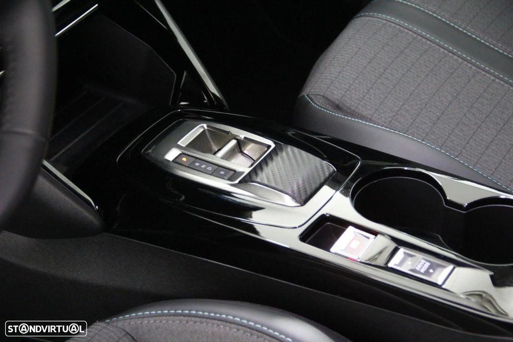 Peugeot e-2008 Allure - 12