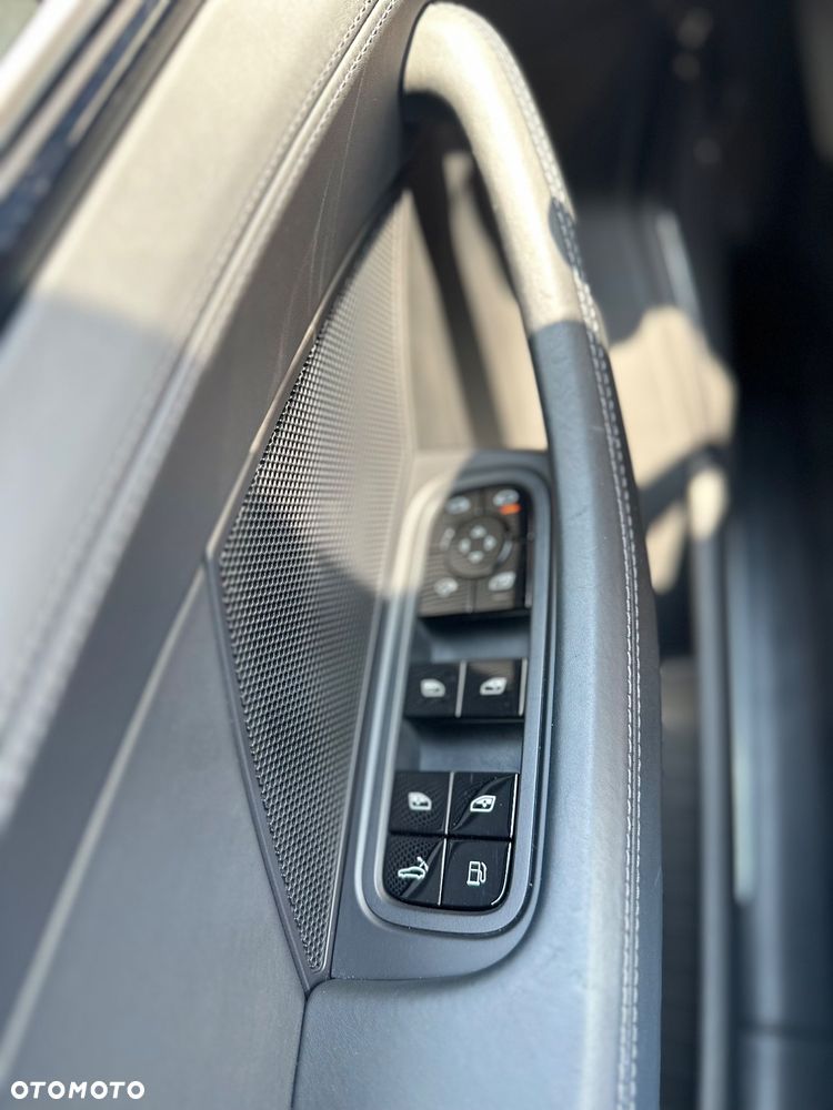 Porsche Panamera 4S - 30