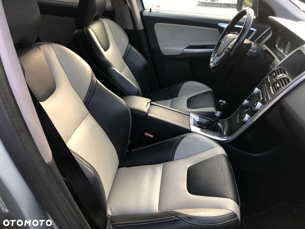 Volvo XC 60 D4 AWD Summum - 11