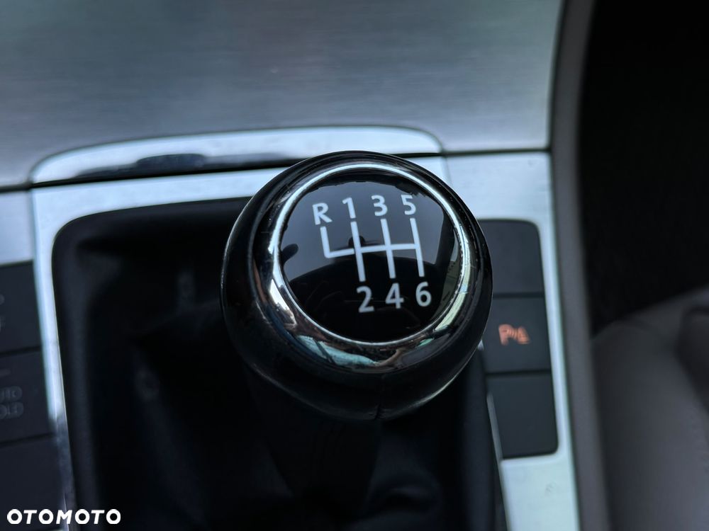 Volkswagen Passat 2.0 TDI Individual Chrom - 25