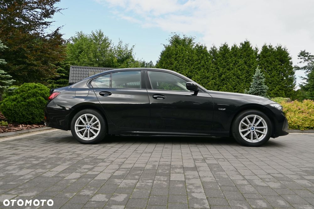 BMW Seria 3 320e Sport Line - 9